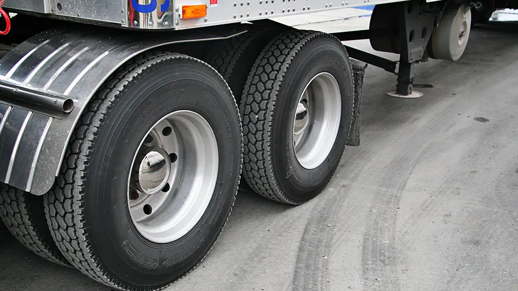 Які шини підібрати для вантажного автомобіля
